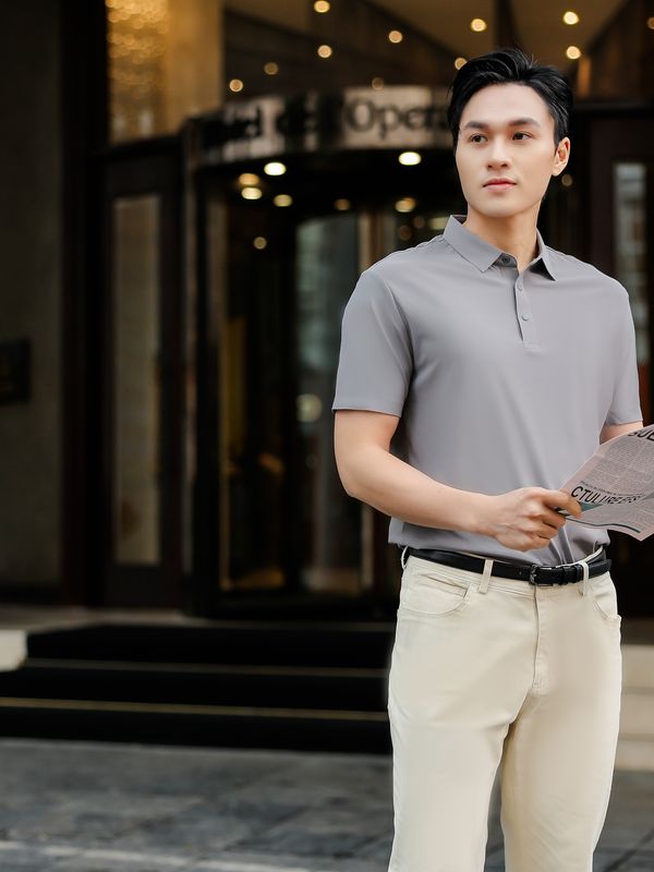 Áo polo TIKIHITA phối quần kaki